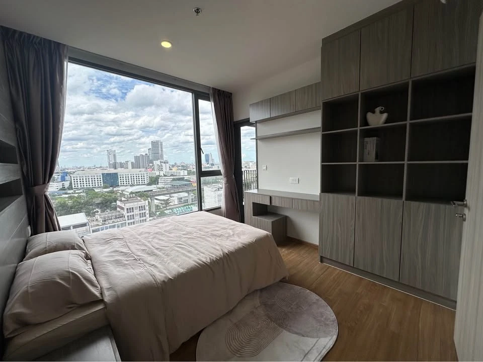 For rent: Cloud Thonglor-Petchaburi, beautifully decorated room, cool tone, built-in headboard, great location, book now.