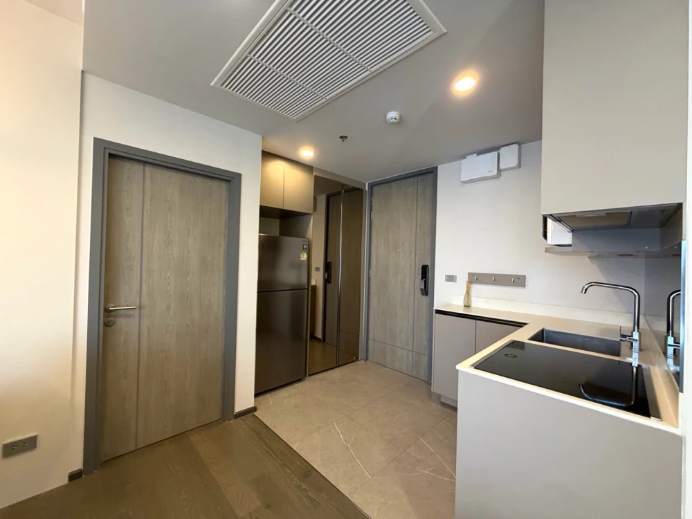 COCO PARC condo for rent, 16th floor, fully furnished. Book now!