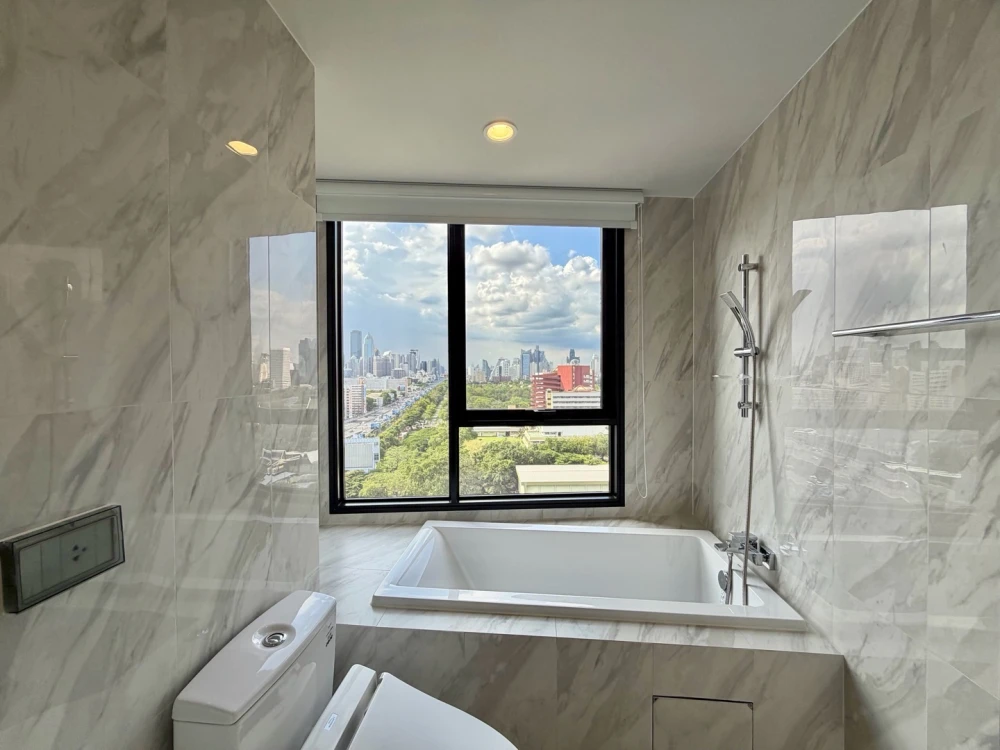 COCO PARC condo for rent, 16th floor, fully furnished. Book now!