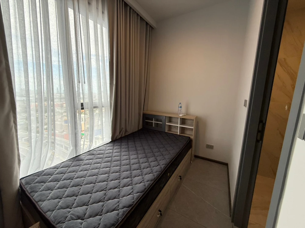 For rent: COCO PARC, 32nd floor. Nice, fully furnished unit. Book now! Don't wait!