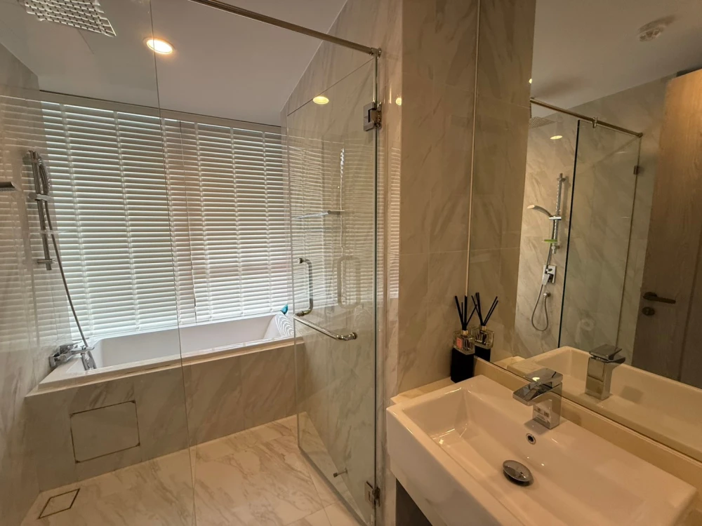 For rent: COCO PARC, 32nd floor. Nice, fully furnished unit. Book now! Don't wait!