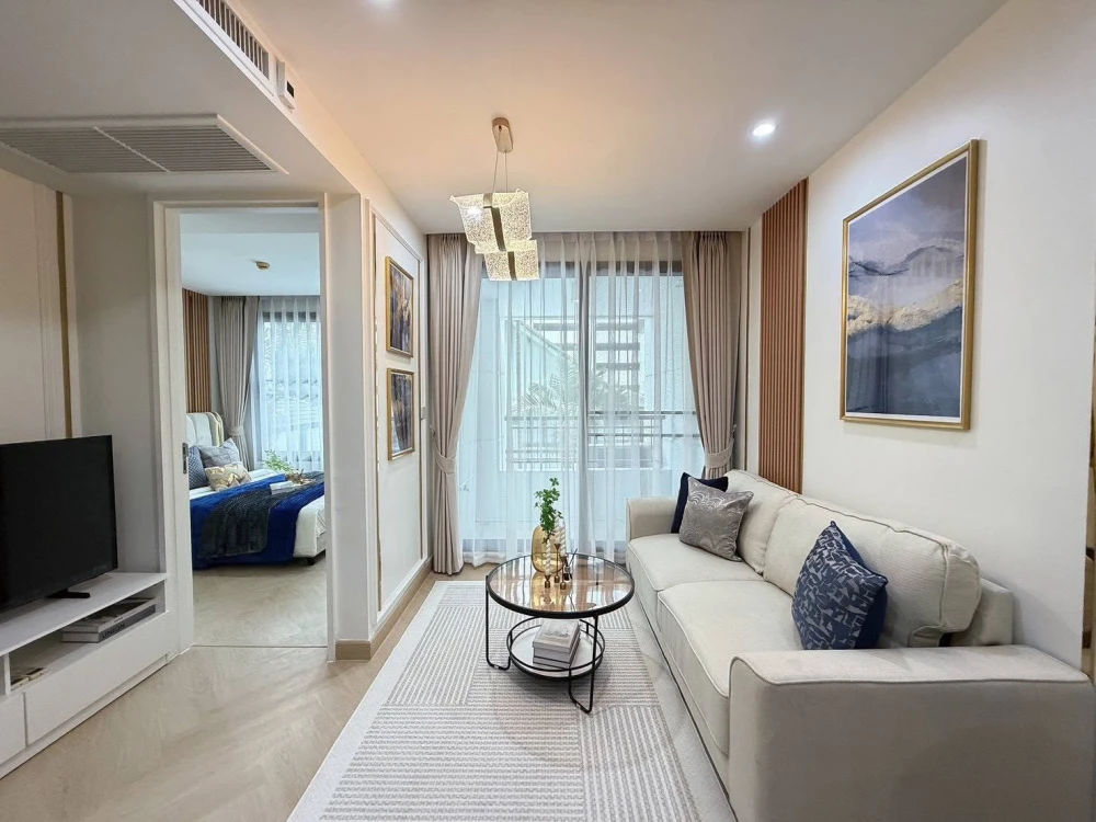 For rent: Collezio Sathorn-Pipat. Spacious, well-decorated room with complete furniture set. Don't miss out!