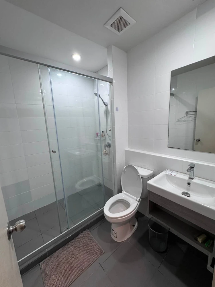 Common TU, 17th floor, fully furnished unit for rent. Book now! Don't miss out!