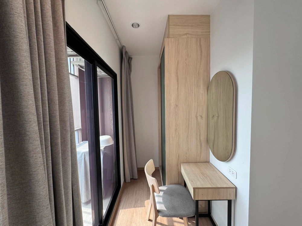 Common TU, 17th floor, fully furnished unit for rent. Book now! Don't miss out!