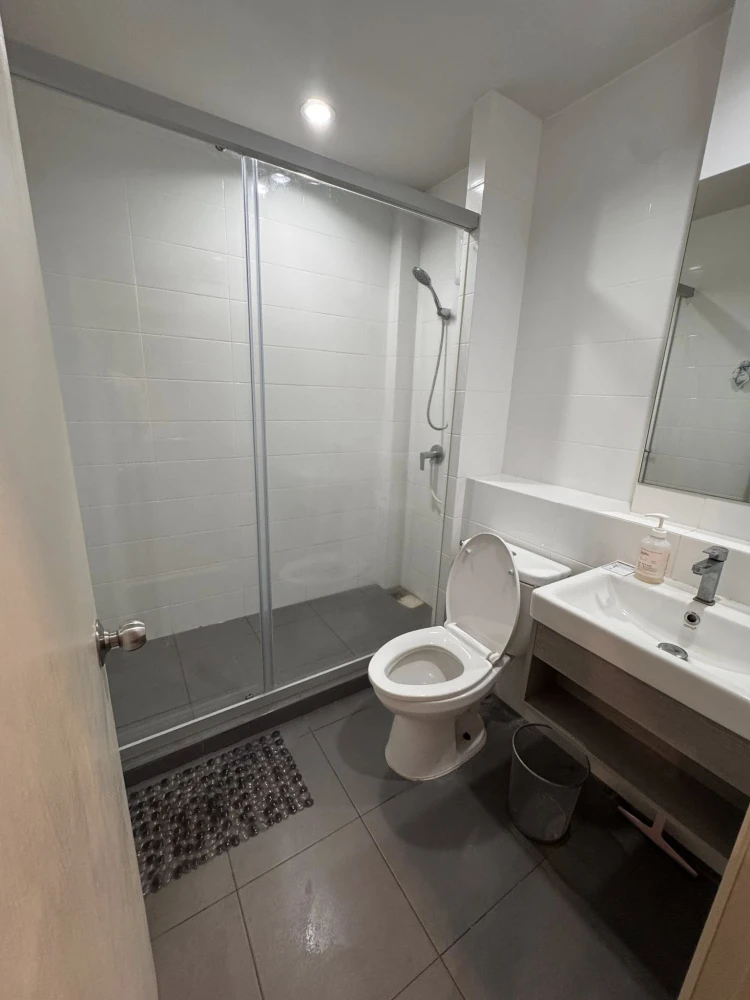For rent: Common TU, 20th floor, nice room, comes with complete furniture and electrical appliances. Interested in booking now!