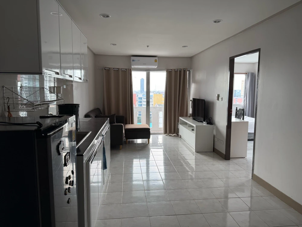 For rent: Commonwealth Pinklao, 9th floor, fully furnished, very livable. Book now, don't miss out!