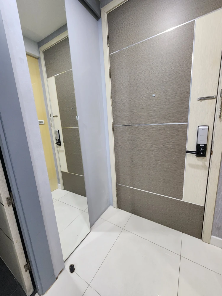 Condo Apus for rent, spacious room, lots of usable space, beautiful wallpaper, good location, don't miss out on this great deal.