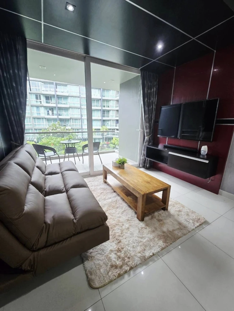 Condo Apus for rent, spacious room, lots of usable space, beautiful wallpaper, good location, don't miss out on this great deal.