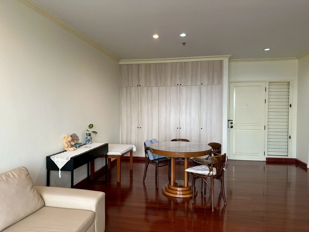 Condo Baan Chao Praya for rent. Ready to move in, fully furnished, spacious and comfortable. Book now!
