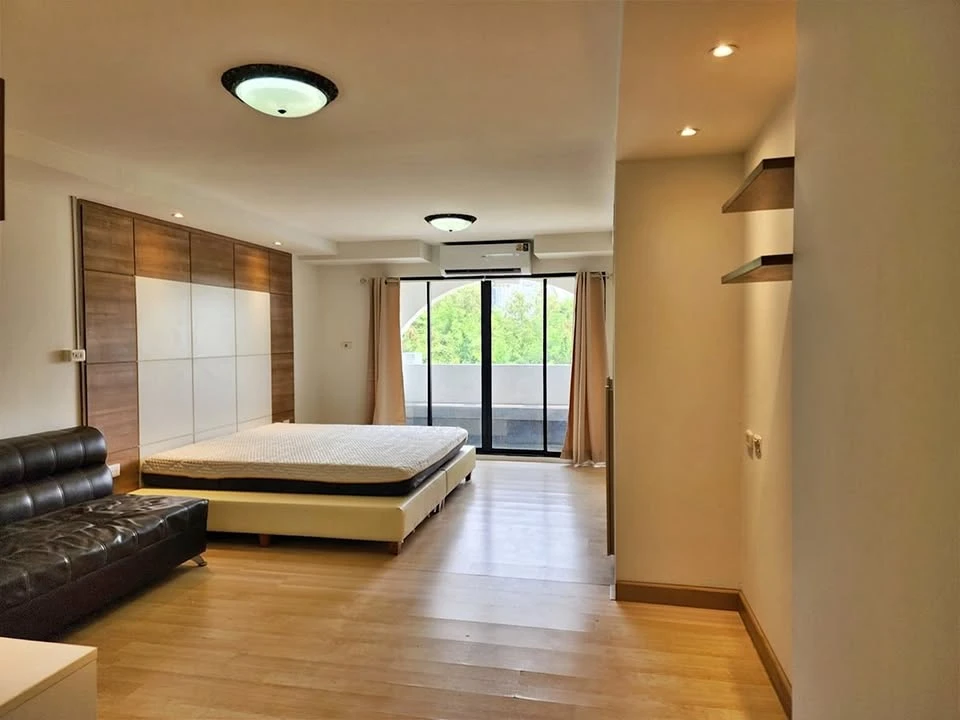 Condo Champs Elysees Chaengwattana for rent. Ready to move in, fully furnished. Book now!