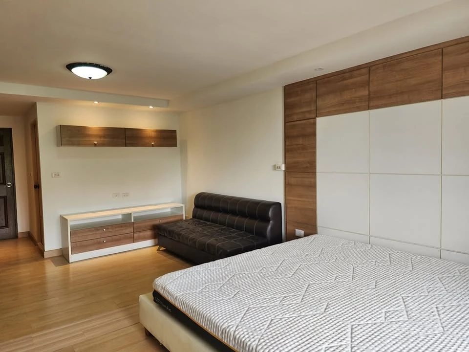 Condo Champs Elysees Chaengwattana for rent. Ready to move in, fully furnished. Book now!