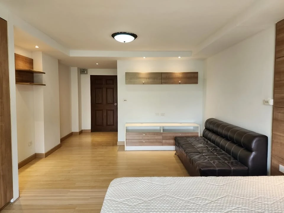 Condo Champs Elysees Chaengwattana for rent. Ready to move in, fully furnished. Book now!