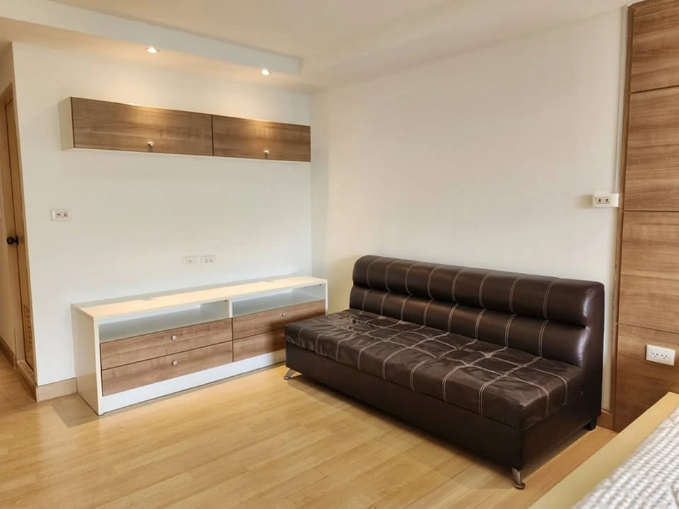Condo Champs Elysees Chaengwattana for rent. Ready to move in, fully furnished. Book now!