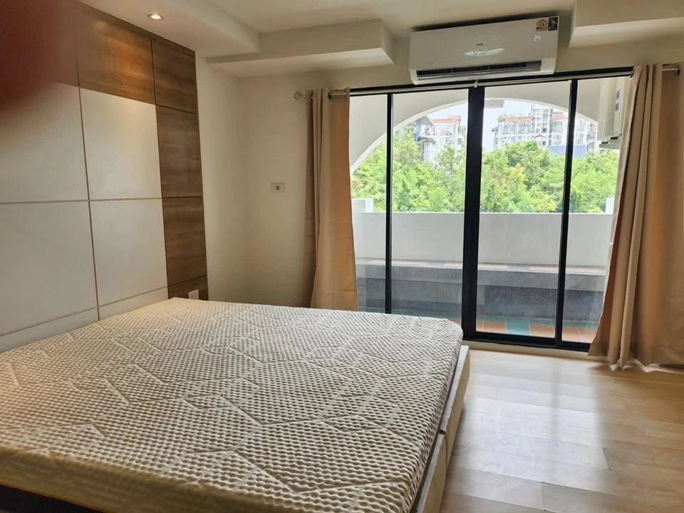 Condo Champs Elysees Chaengwattana for rent. Ready to move in, fully furnished. Book now!