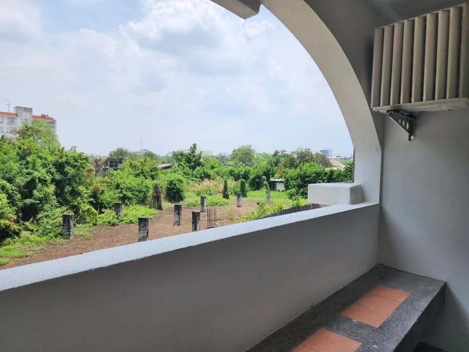 Condo Champs Elysees Chaengwattana for rent. Ready to move in, fully furnished. Book now!