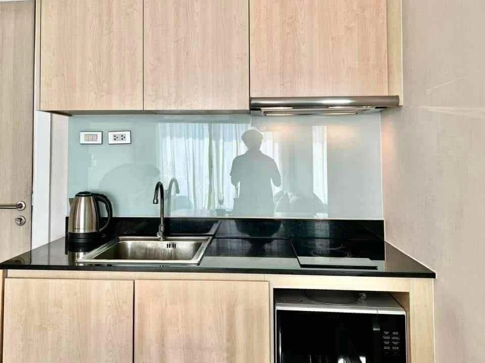 Condo for rent at Grande Caribbean Resort Pattaya. Spacious, ready to move in, with sea view. Book now, don't miss out!