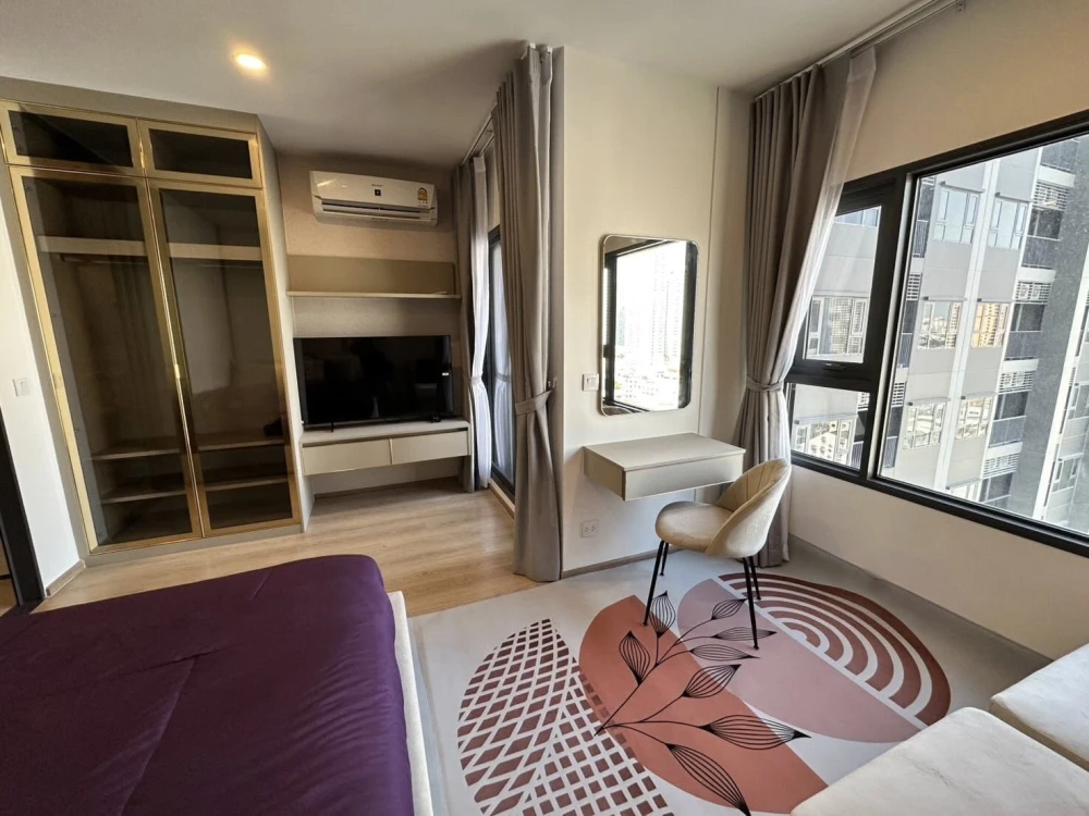 Condo Life Rama 4 Asoke for rent, ready to move in, complete with amenities, good price, reserve now before it's too late.