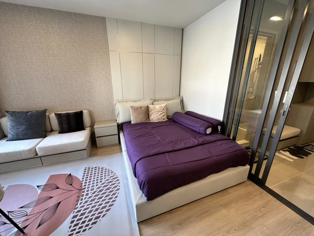 Condo Life Rama 4 Asoke for rent, ready to move in, complete with amenities, good price, reserve now before it's too late.