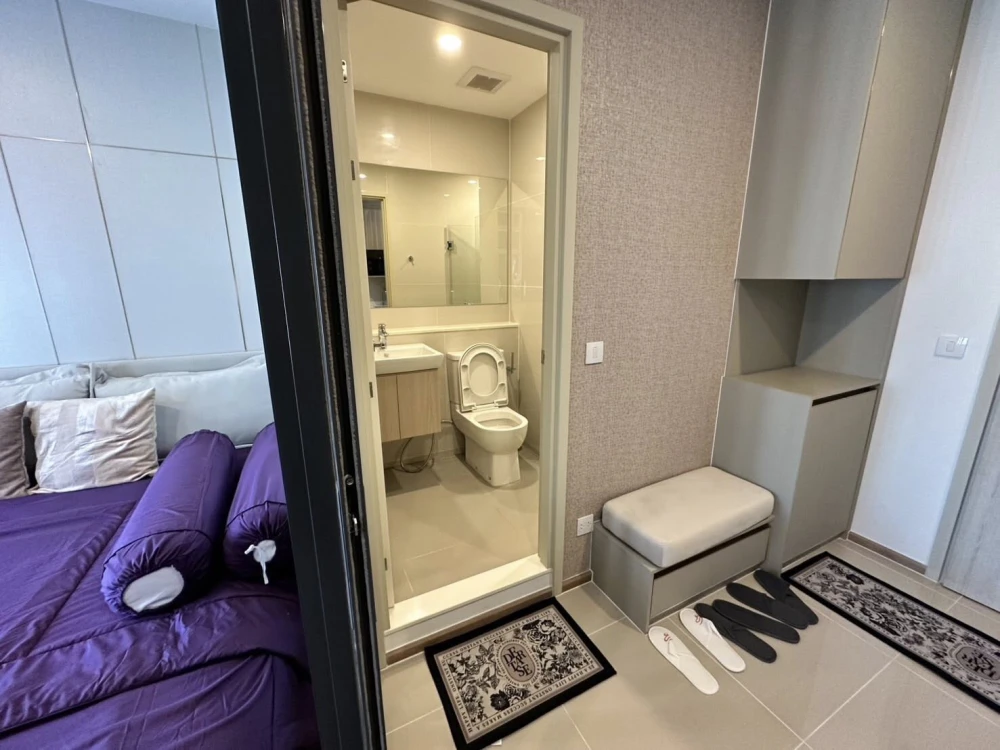 Condo Life Rama 4 Asoke for rent, ready to move in, complete with amenities, good price, reserve now before it's too late.
