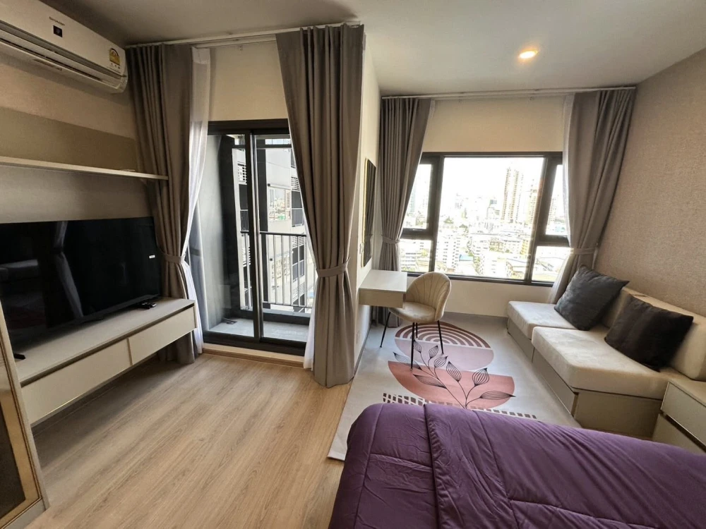 Condo Life Rama 4 Asoke for rent, ready to move in, complete with amenities, good price, reserve now before it's too late.