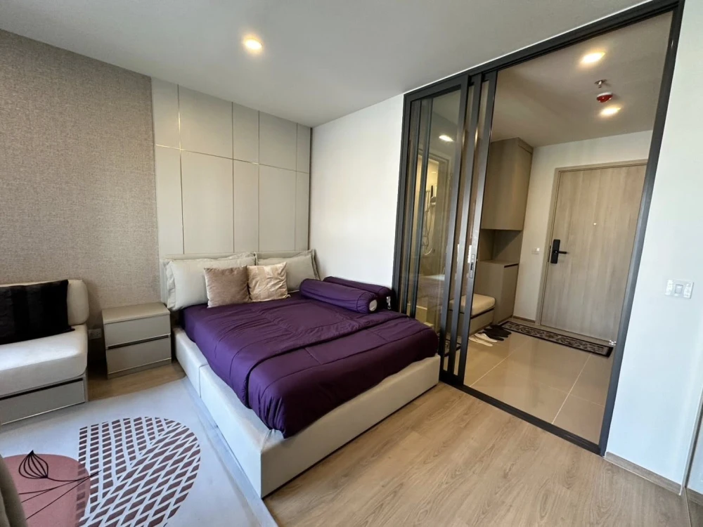 Condo Life Rama 4 Asoke for rent, ready to move in, complete with amenities, good price, reserve now before it's too late.