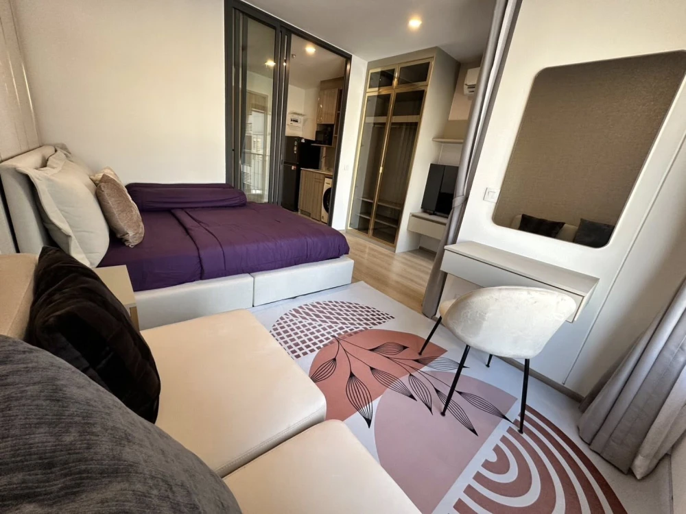 Condo Life Rama 4 Asoke for rent, ready to move in, complete with amenities, good price, reserve now before it's too late.