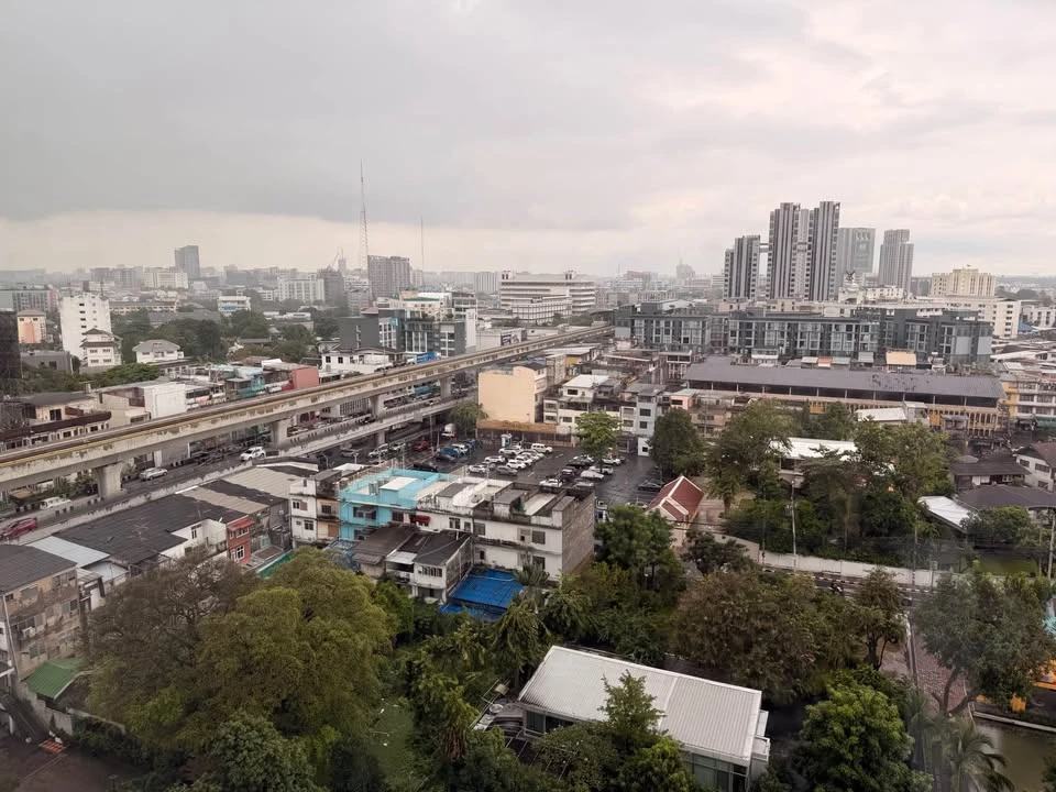 Condo for rent, Lumpini Park Phahon 32, studio room, 12th floor, beautiful view, fully furnished, northeast facing (not hot). Book now!