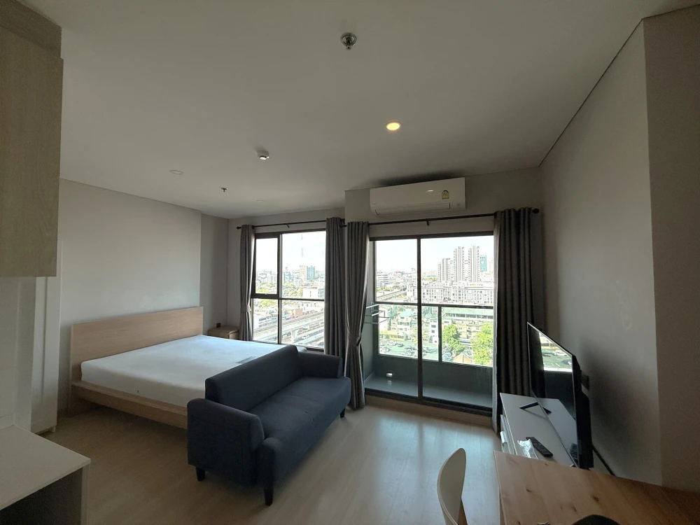 Condo for rent, Lumpini Park Phahon 32, studio room, 12th floor, beautiful view, fully furnished, northeast facing (not hot). Book now!