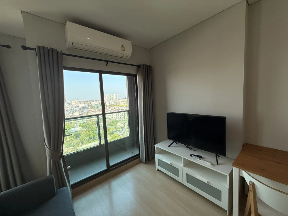 Condo for rent, Lumpini Park Phahon 32, studio room, 12th floor, beautiful view, fully furnished, northeast facing (not hot). Book now!