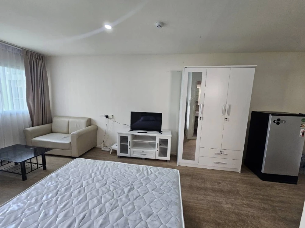 Condo for rent: Lumpini Ville Chaengwattana 10, low floor, corner unit, spacious and comfortable. Book now!