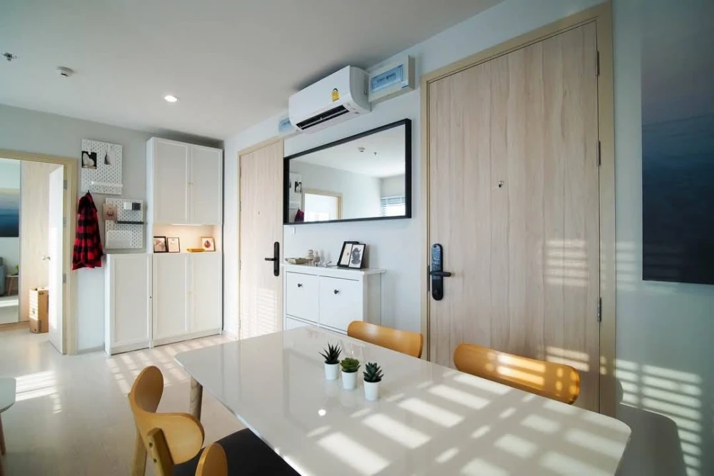 Condo Nue Noble Ngamwongwan for rent. Nice room, fully furnished with appliances. Book now, don't miss out! +++