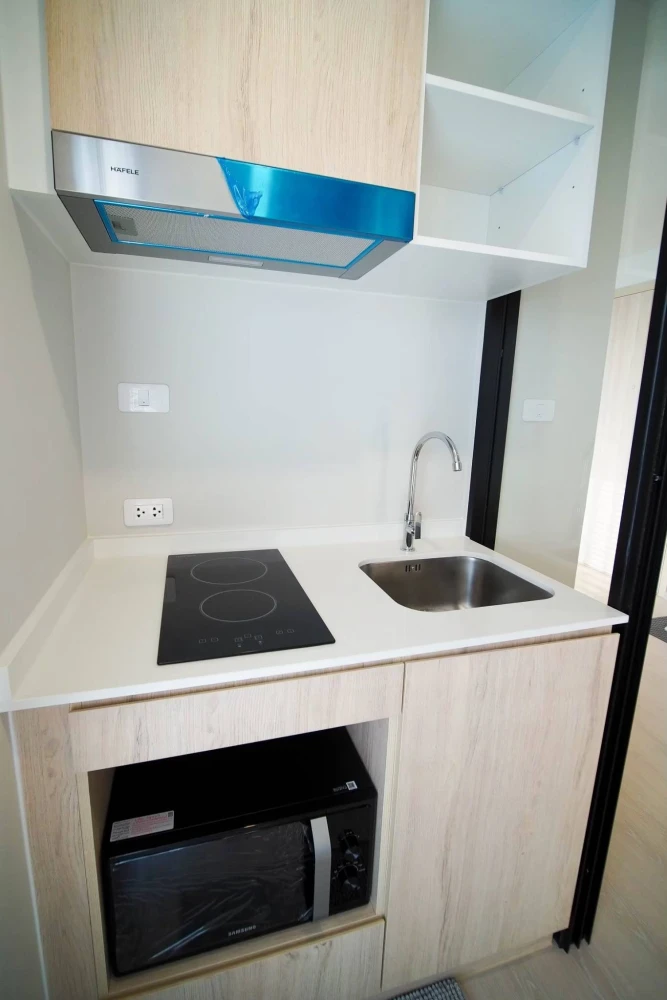 Condo Nue Noble Ngamwongwan for rent. Nice room, fully furnished with appliances. Book now, don't miss out! +++