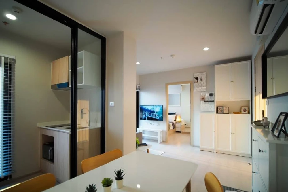 Condo Nue Noble Ngamwongwan for rent. Nice room, fully furnished with appliances. Book now, don't miss out! +++