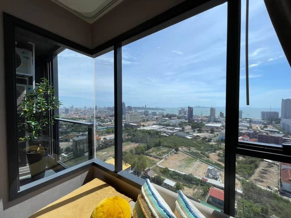 Condo for rent ONCE PATTAYA, high floor, sea view, spacious room, nice to live in, hurry and reserve now.