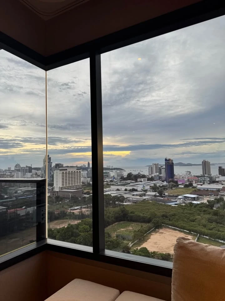 Condo for rent ONCE PATTAYA, high floor, sea view, spacious room, nice to live in, hurry and reserve now.