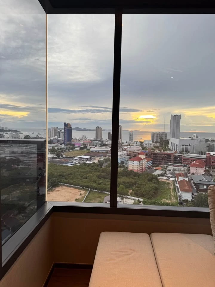 Condo for rent ONCE PATTAYA, high floor, sea view, spacious room, nice to live in, hurry and reserve now.
