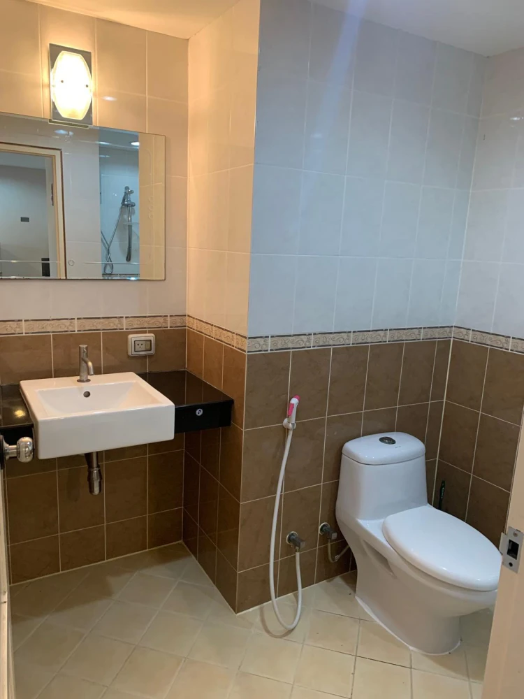 For rent Condo Porch Land 2 Jomtien Resort, nice room, good location, comes with furniture and complete facilities. Don't miss it.