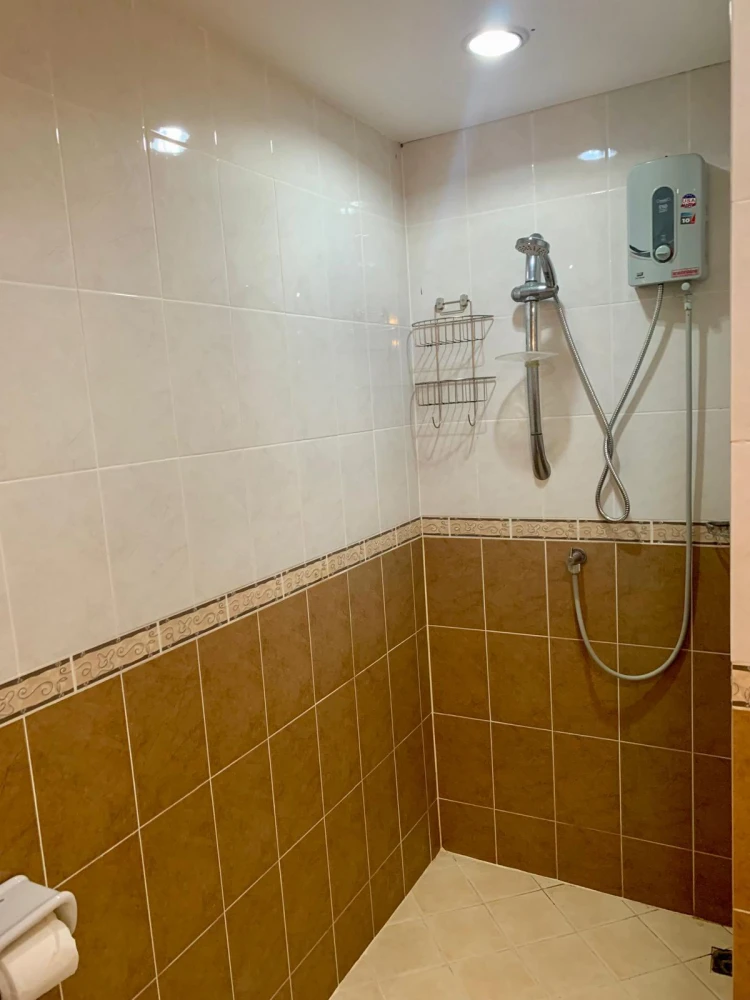 For rent Condo Porch Land 2 Jomtien Resort, nice room, good location, comes with furniture and complete facilities. Don't miss it.
