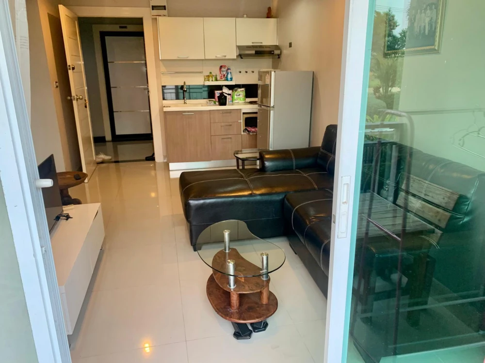 For rent Condo Porch Land 2 Jomtien Resort, nice room, good location, comes with furniture and complete facilities. Don't miss it.