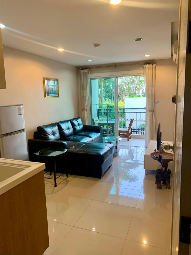 For rent Condo Porch Land 2 Jomtien Resort, nice room, good location, comes with furniture and complete facilities. Don't miss it.