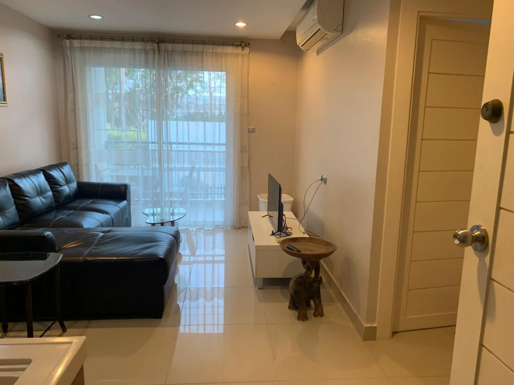 For rent Condo Porch Land 2 Jomtien Resort, nice room, good location, comes with furniture and complete facilities. Don't miss it.