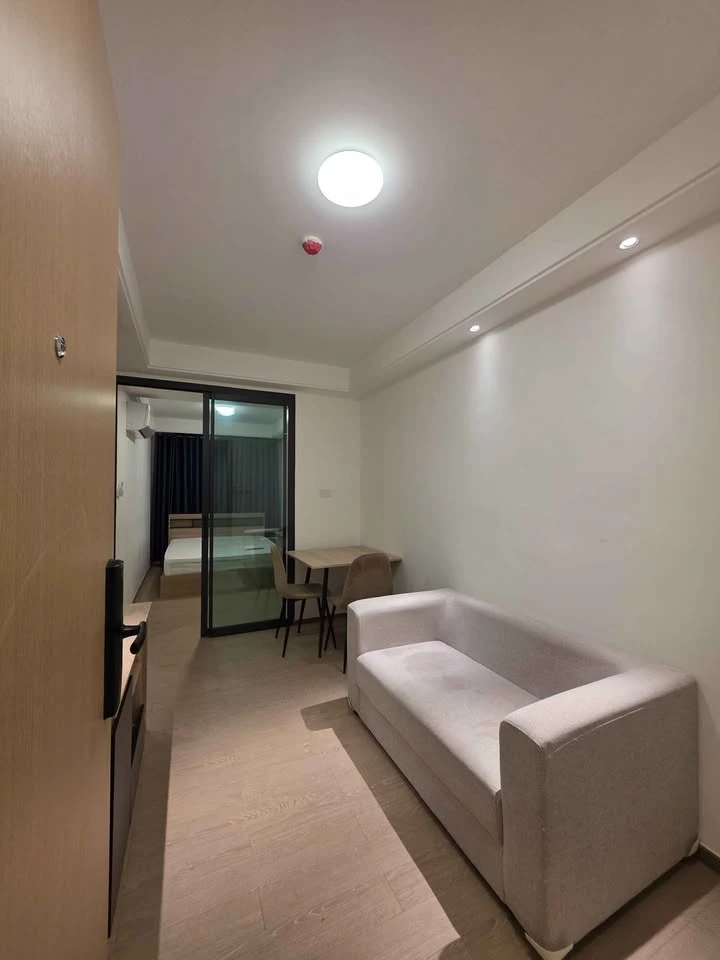 Condo Regal Srinakarin 40 for rent. Ready to move in, affordable price, and fully furnished. Book now before it's too late!