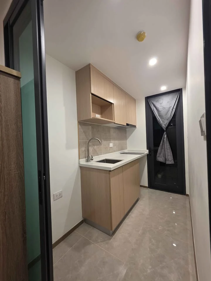 Condo Regal Srinakarin 40 for rent. Ready to move in, affordable price, and fully furnished. Book now before it's too late!