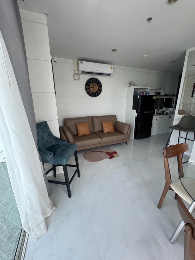 For rent: Condo The Grand Jomtien, decorated in a theme, comes with a large usable area, good location, book now.