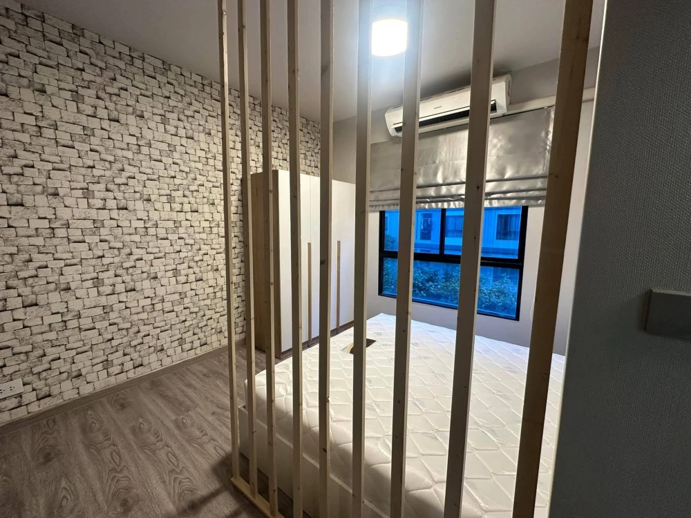 Condo UNIO Ramkhamhaeng - Serithai for rent. Nice unit, fully furnished, affordable price. Low floor. Book now, don't miss out!