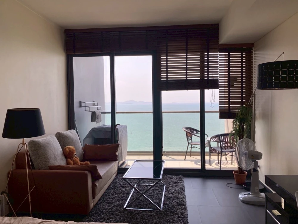Condo Zire Wongamat for rent. Spacious and comfortable unit with complete amenities. Book now!