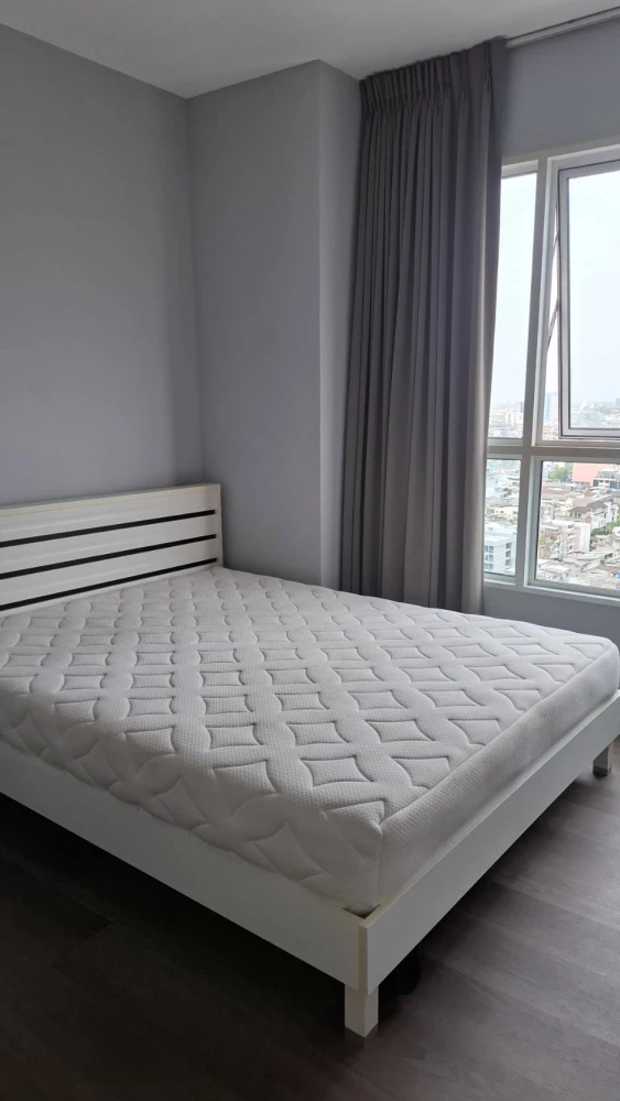 Condolette Ize Ratchathewi for rent. Located on the 22nd floor, very high up, perfect for those who want a condo in the heart of the city, easy access