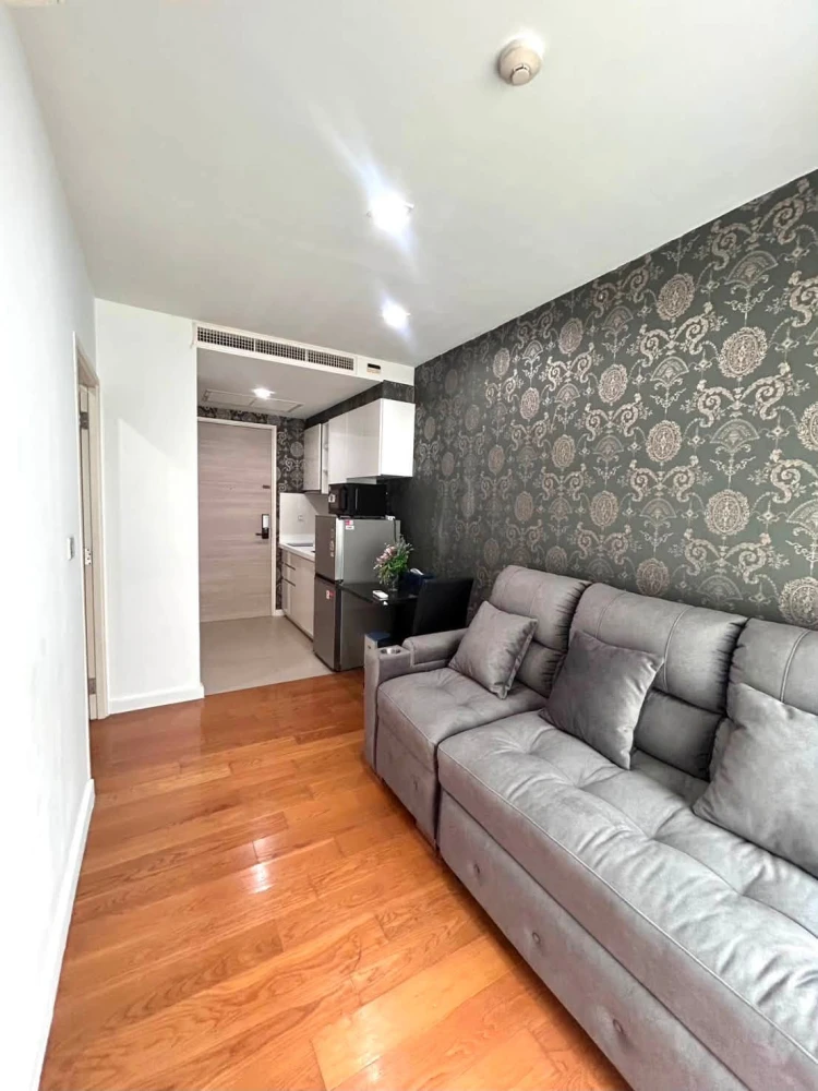 Condolette Light Convent for rent. Wallpapered throughout, fully furnished with high-quality furniture. A must-see!