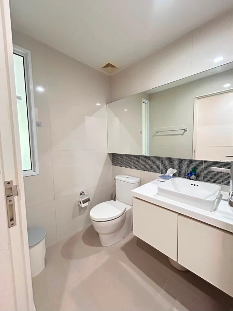 Condolette Light Convent for rent. Wallpapered throughout, fully furnished with high-quality furniture. A must-see!