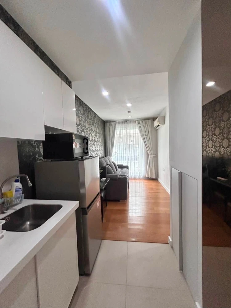 Condolette Light Convent for rent. Wallpapered throughout, fully furnished with high-quality furniture. A must-see!